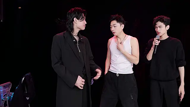 EXO-cbz online show from January 15, 6:30 am