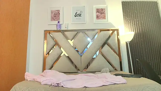 SalomeWilson online show from February 23, 7:46 pm