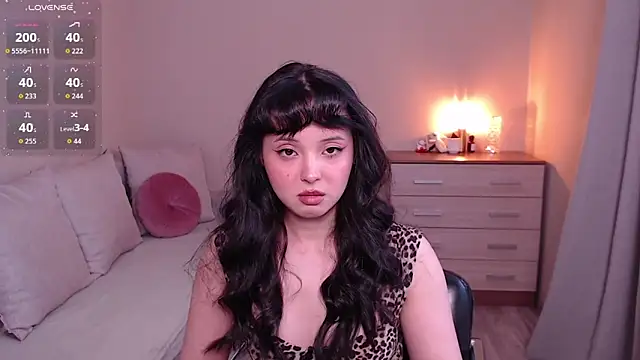 lia hetty online show from March 29, 1:54 pm