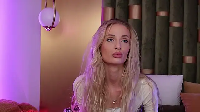 Snapshot of AmeliaAngel chatting on October 6, 3:56 am AmeliaAngel online show from October 6, 3:56 am