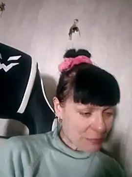 DebbieWhite online show from February 4, 6:49 am