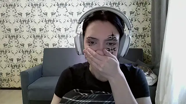 LxayBloom online show from March 5, 11:39 am