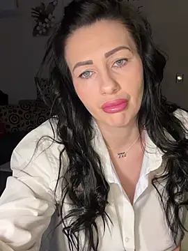 IRISWHITE17 online show from February 17, 6:02 am