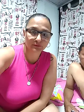 natalliecoopers online show from April 19, 1:38 am