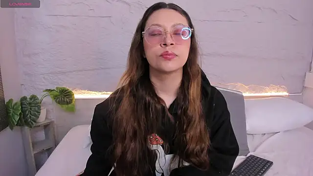 lanna 18  online show from March 9, 11:35 am