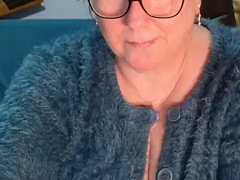 xmyriamx online show from April 19, 8:36 am