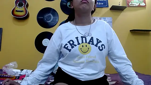 marcelasweet457 online show from April 17, 1:57 pm