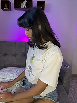 Iam Lyan  online show from April 3, 10:08 pm