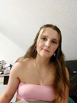 HotAlice69 online show from January 17, 9:00 pm