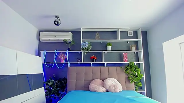 StephieRousee online show from March 10, 6:28 am