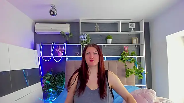 StephieRousee online show from March 16, 6:28 am