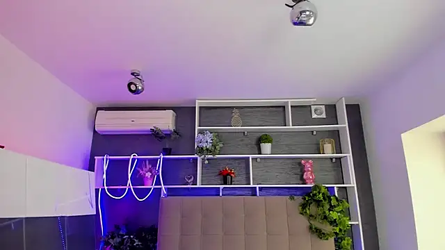 StephieRousee online show from March 4, 6:31 am