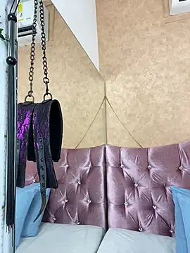 Missy 22  online show from April 7, 1:46 pm