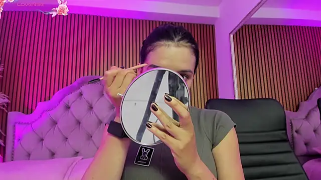 Violett hott  online show from March 31, 12:27 pm