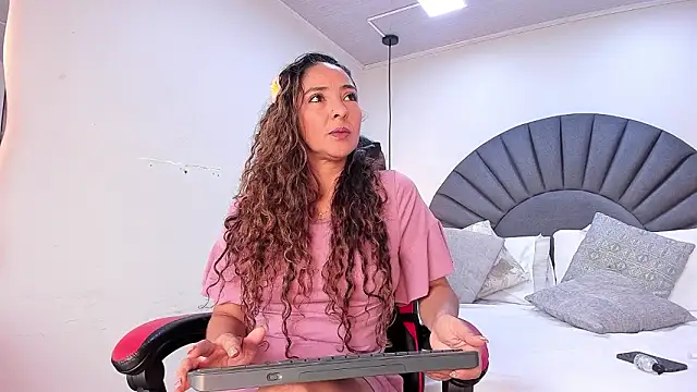 BiancaFords online show from March 5, 1:51 pm