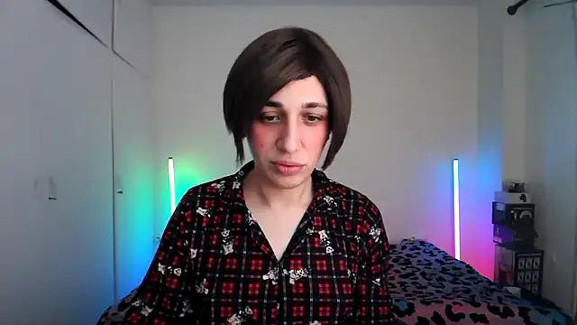 HoneyValentine online show from April 25, 7:00 pm