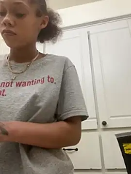 Tamiii420 online show from March 31, 4:29 pm