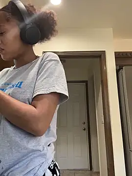 Tamiii420 online show from April 19, 5:35 pm