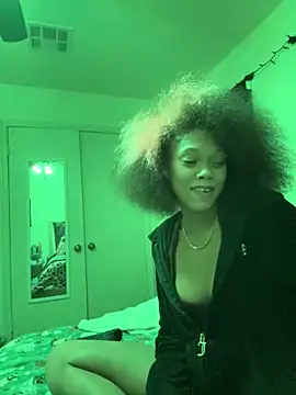 Tamiii420 online show from April 21, 2:15 am