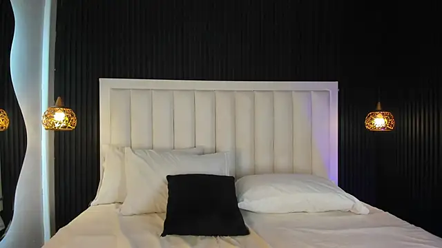 PandoraMiller online show from April 17, 5:15 pm