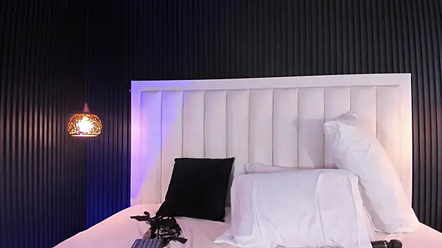 PandoraMiller online show from March 26, 5:25 pm