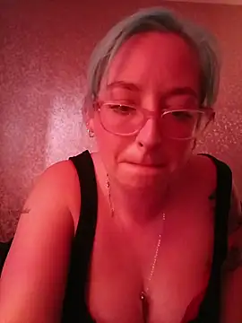 mommamilf69 online show from January 9, 10:30 am