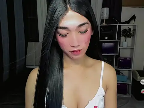 FyangFoxx online show from May 9, 8:33 pm