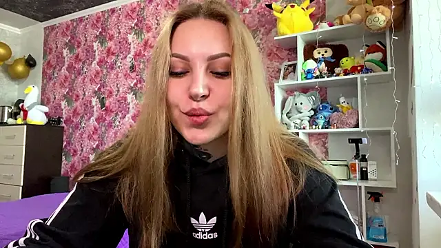 TraciBallena online show from February 2, 9:08 am