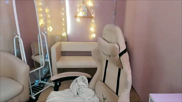 SunshineBlaze online show from March 22, 8:20 am