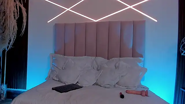 Isis Moon online show from January 17, 7:54 pm