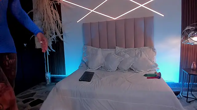 Isis Moon online show from January 16, 7:43 pm