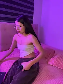 willowharper  online show from January 18, 2:30 am