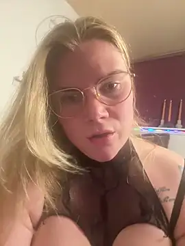 SexyBlondJoanna online show from February 1, 7:12 pm