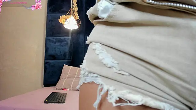 Laura Miller1 online show from March 15, 9:06 pm