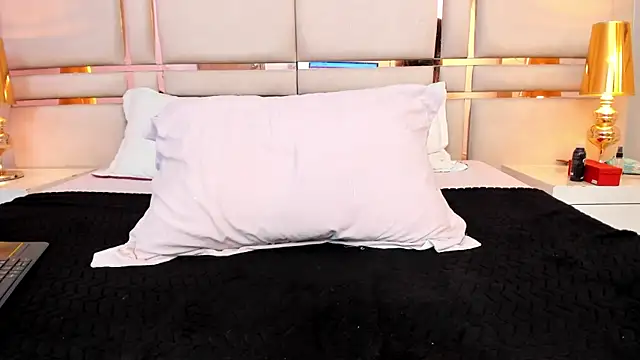 SalomeSaez online show from March 2, 7:15 am