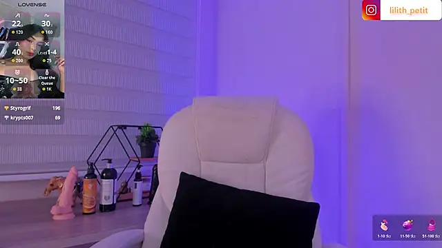 lilith petit  online show from April 18, 7:07 pm