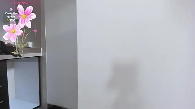 mia slora online show from April 17, 12:18 pm