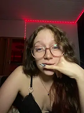 YoungLisaa18 online show from February 24, 9:35 pm