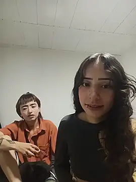 AlexxaAndRileyy online show from April 18, 9:48 pm