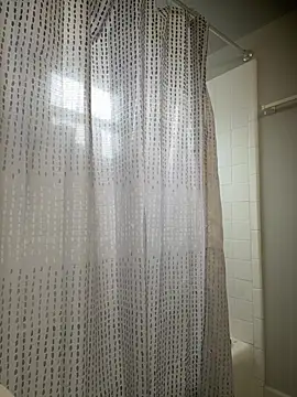 prettiexotic online show from April 6, 6:42 pm