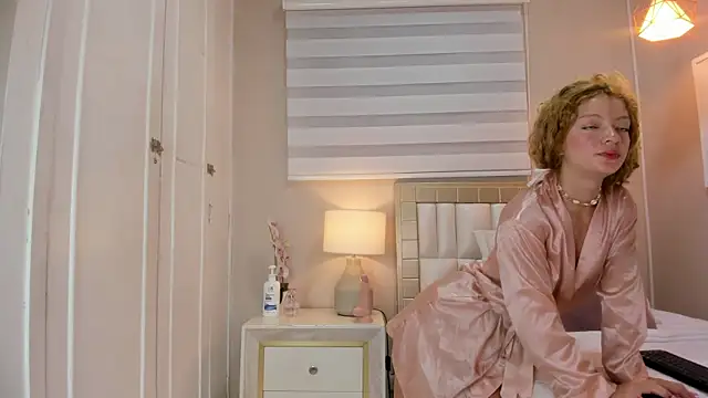 isabela  x online show from April 7, 11:34 am