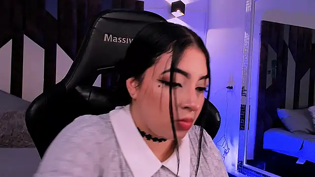 Mila laurent1 online show from February 6, 8:45 pm