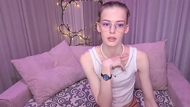 kittie like18 online show from June 3, 12:45 am