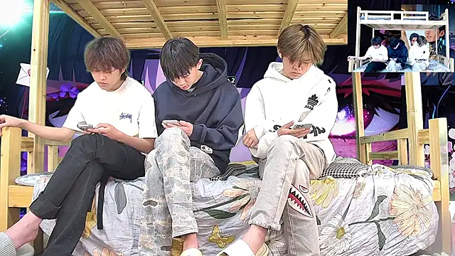 xiaohuangren01 online show from March 2, 7:15 am