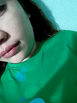 lylinhjim online show from February 11, 2:40 pm