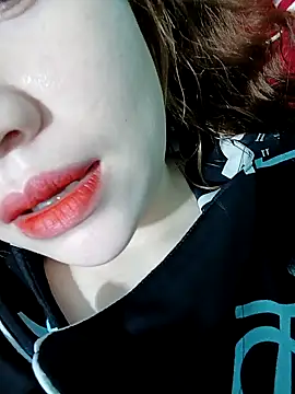 lylinhjim online show from February 10, 3:42 am