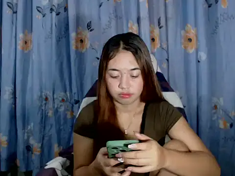 pinay mayahiga online show from April 15, 5:13 pm