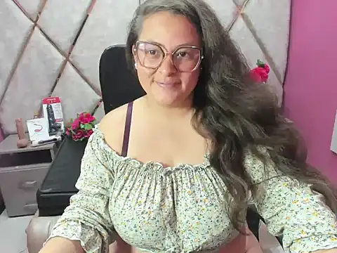 Sarah Boobs  online show from April 11, 6:30 am