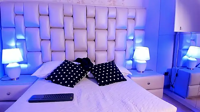 naomi heat  online show from January 17, 11:18 am