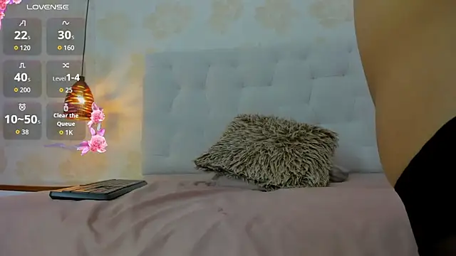 HANA RUSSO online show from March 5, 12:45 pm